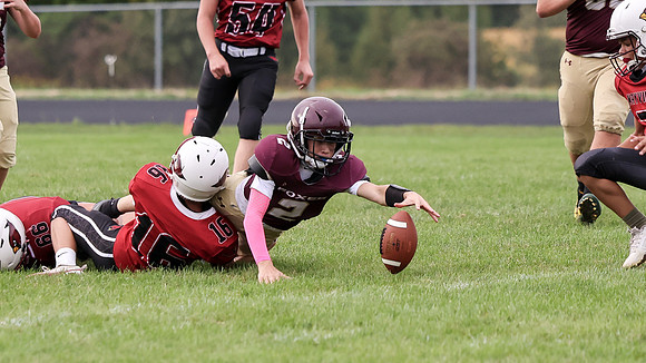 9-15-26 Omro Foxes vs. Mayville (1005)