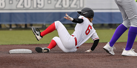 6 Carly Gross  (64)