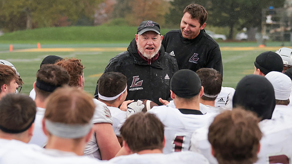 Coach Mike Anderson (7)