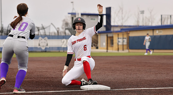 6 Carly Gross  (72)