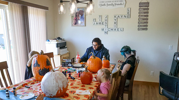 10-11-26 PUMPKI CARVING & Coloring (17)