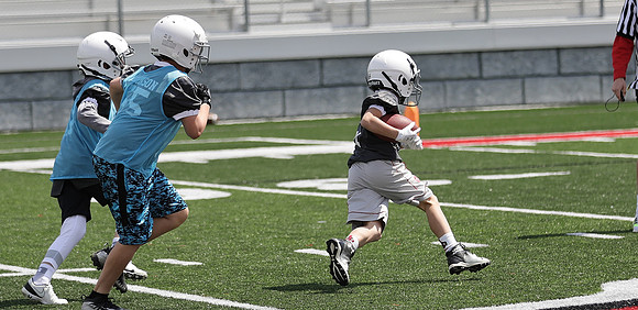4th Grade A vs. 4th Grade D  (7)
