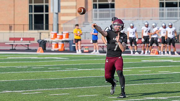8-19-23 EAGLES Scrimmage   (68)