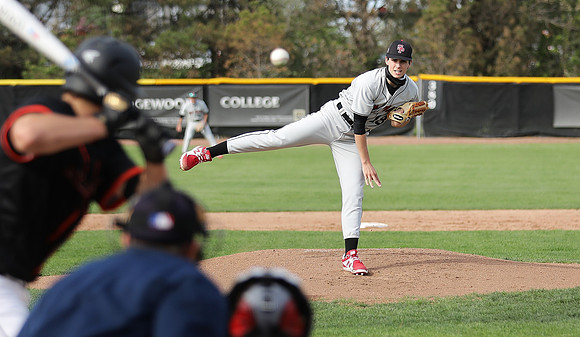 18 Ethan Petsch (35)