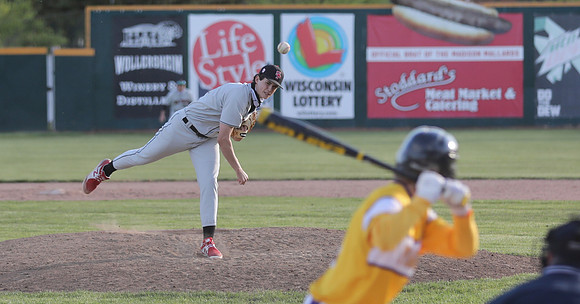 18 Ethan Petsch (26)