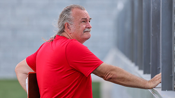 Coach Neil Gilmore (6)