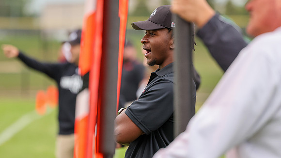 Coach Jacobie Bonds (1)