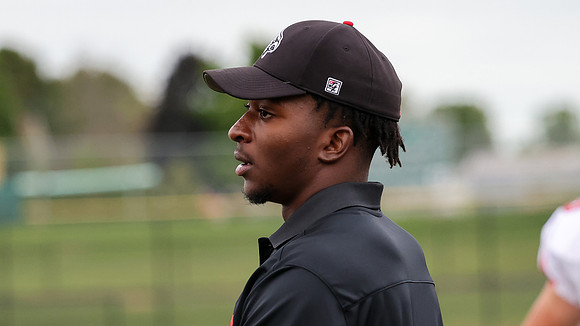 Coach Jacobie Bonds (6)