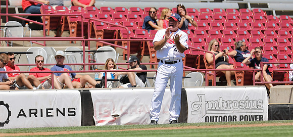 Coach Rob Hamilton  (40)