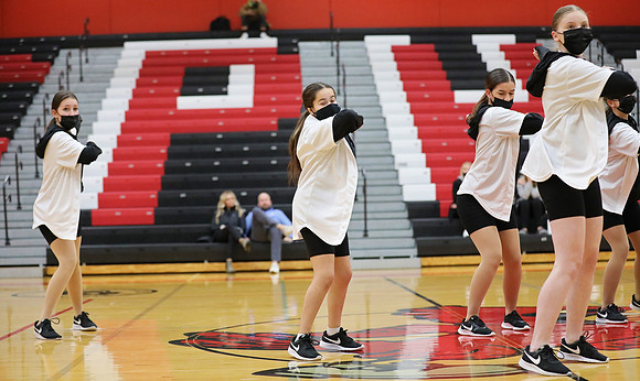 JV Dance 1-13-22 at JV Basketball Game  (13)
