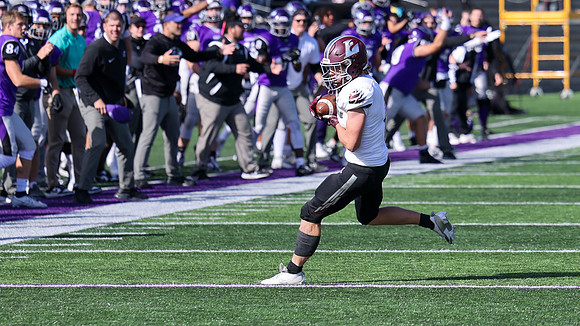 6 Zach Watson (20)
