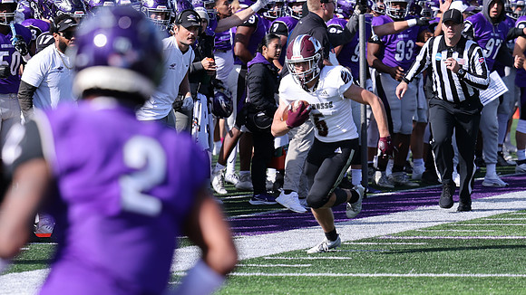 6 Zach Watson (23)