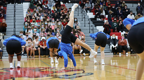 1-21-22 VARSITY Dance at Varsity Basketball Game  (39)