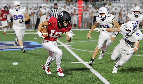 10 Evan Richmond (21)
