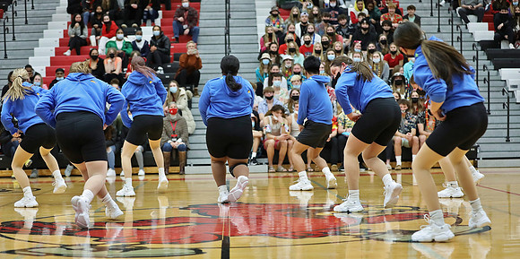 1-21-22 VARSITY Dance at Varsity Basketball Game  (30)