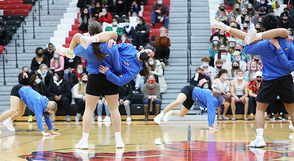 1-21-22 VARSITY Dance at Varsity Basketball Game  (75)