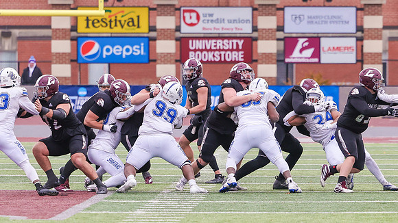 30 Gabe Lynch  (35)