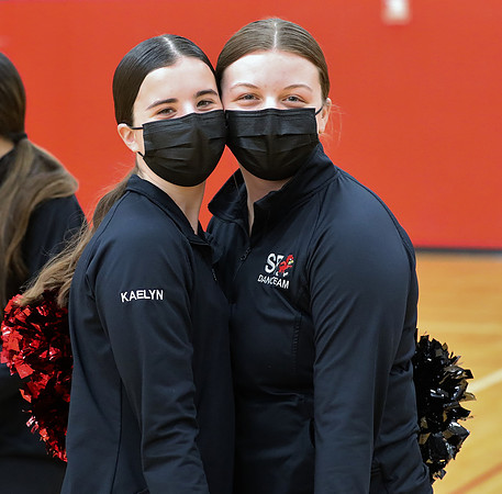 1-21-22 VARSITY Dance at Varsity Basketball Game  (6)