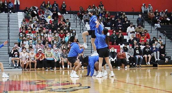 1-21-22 VARSITY Dance at Varsity Basketball Game  (34)