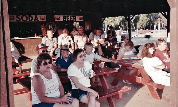 Fans, Friends & Families  (4)