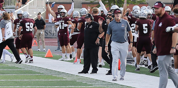 Coach Mike Anderson  (9)