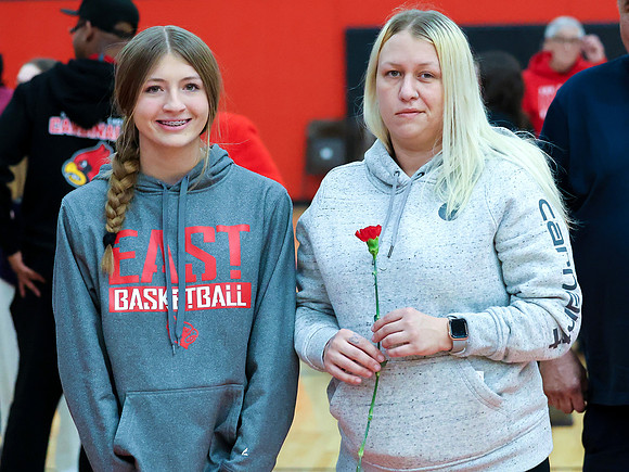 1-4-24 VARSITY & JV Parnets Night  (17)