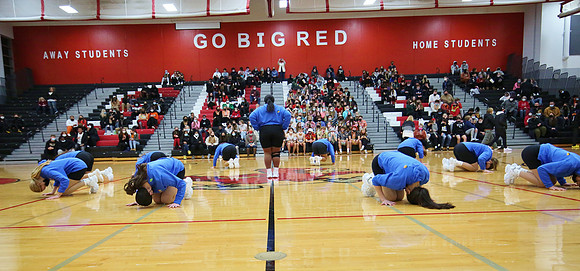 1-21-22 VARSITY Dance at Varsity Basketball Game  (20)