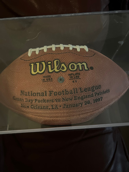 ($800.00) Item #52 Brett Favre Autographed Superbowl Pro Football & Case