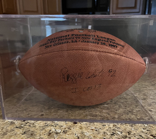 ($1000.00) Item #51 Reggie White Autographed Superbowl XXXI Pro Football & Case