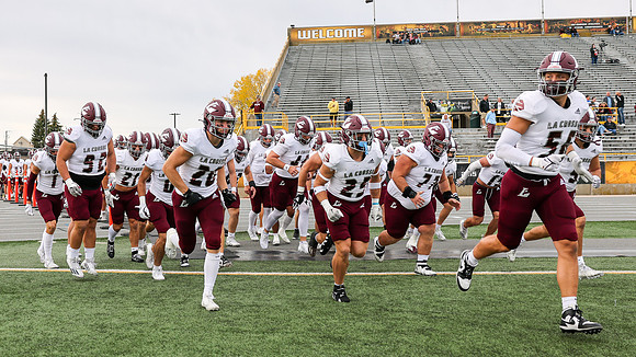10-12-24 EAGLES vs. UW Oshkosh (10)