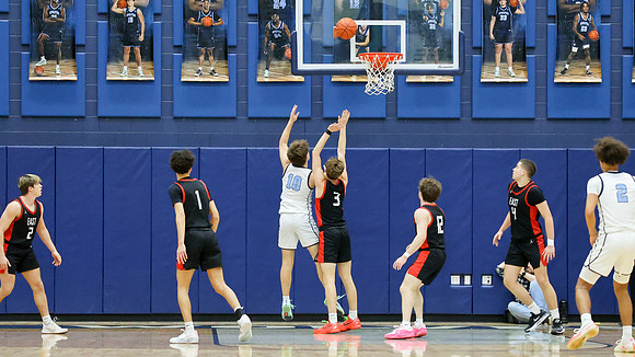 2-20-24 Casey Wambach vs. Sun Prairie East  (12)