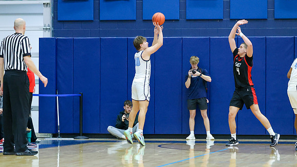 2-20-24 Casey Wambach vs. Sun Prairie East  (37)