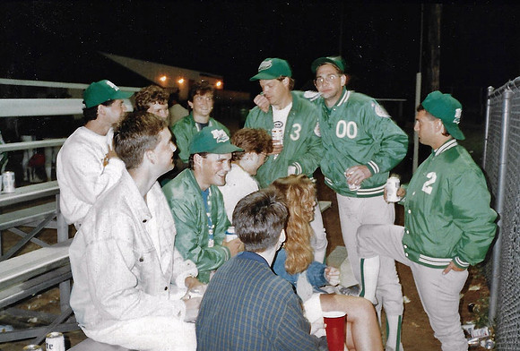 1990 (9)