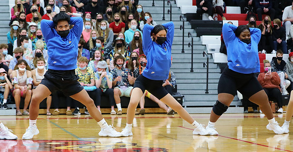 1-21-22 VARSITY Dance at Varsity Basketball Game  (49)