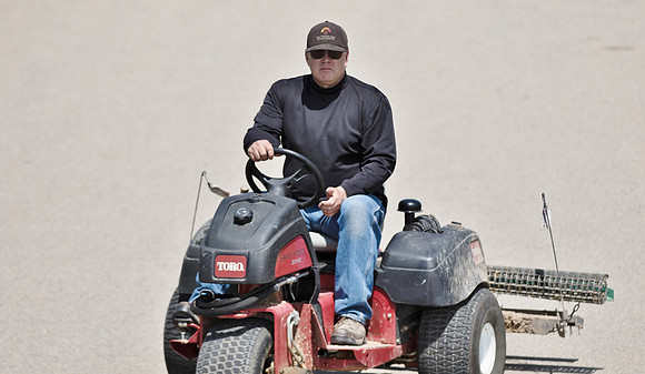 1 Mike Cullen Preparing Field 300dpi