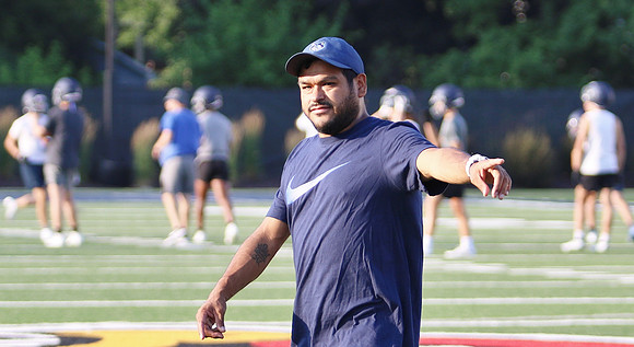 Coach CAL Carlos Loano (3)