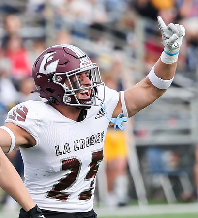25 Aaron Schmitz (33)
