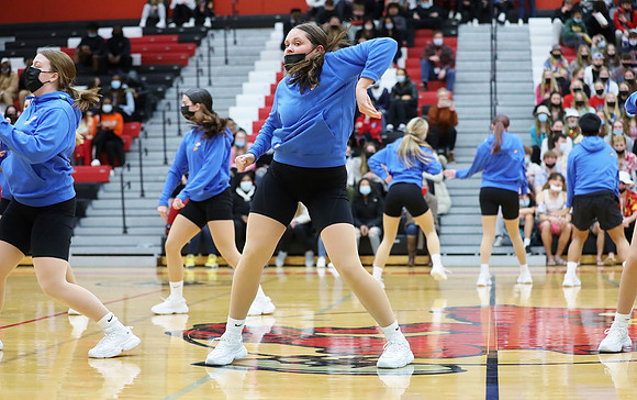1-21-22 VARSITY Dance at Varsity Basketball Game  (63)