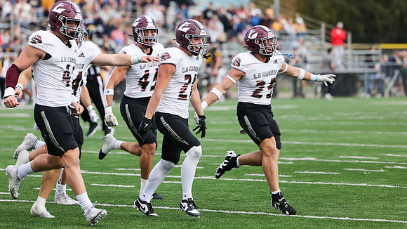 25 Aaron Schmitz (42)