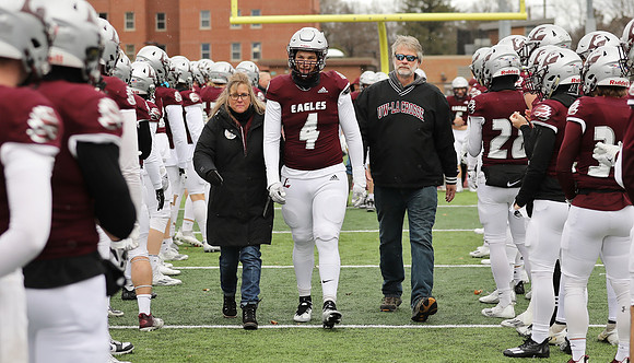 Pre Game SENIOR RECOGNITION 11-12-22  (15)