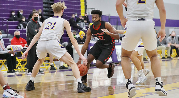 32 Marshaun Knight vs. Oconomowoc (15)