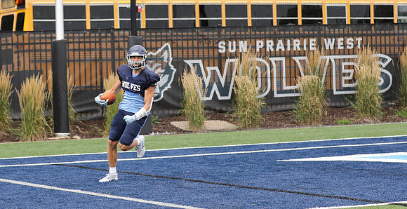 8-12-22 VARSITY Scrimmage vs. Fort Atkinson  (66)