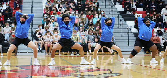 1-21-22 VARSITY Dance at Varsity Basketball Game  (50)