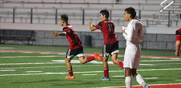 18 Eli Thao (25)