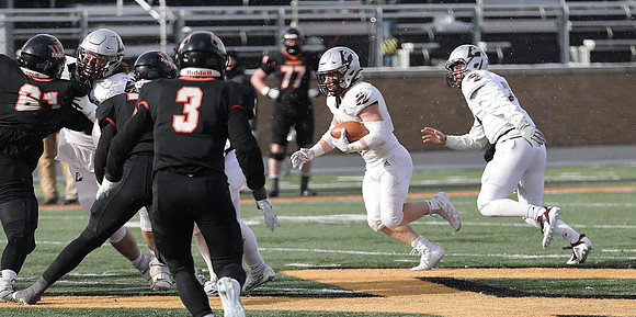6 Joey Stutzman (30)