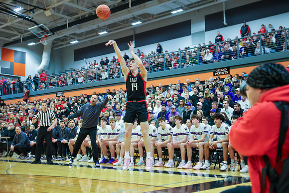 VARSITY Sectional Final vs. Waunakee (33)