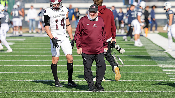 Coach Mike Anderson (4)