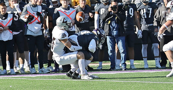 11-6-21 vs. UW Whitewater (82)