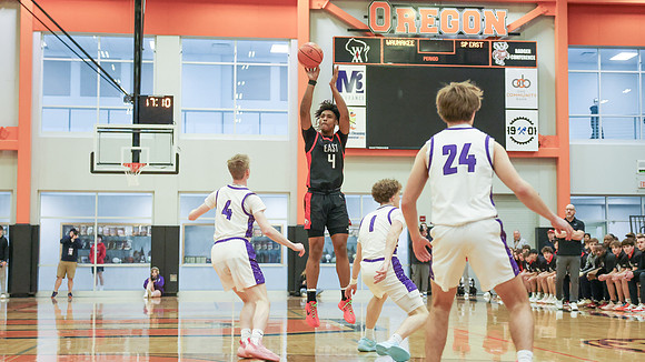 VARSITY Sectional Final vs. Waunakee (28)