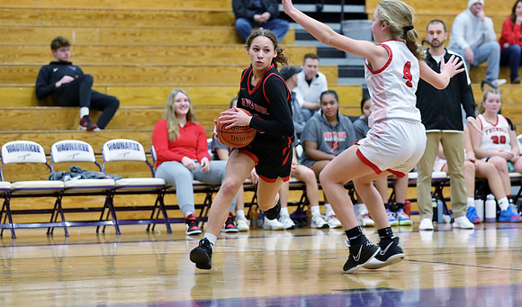 12-28-22 VARSITY vs. Seymour at Waunakee Holiday Tournament  (66)